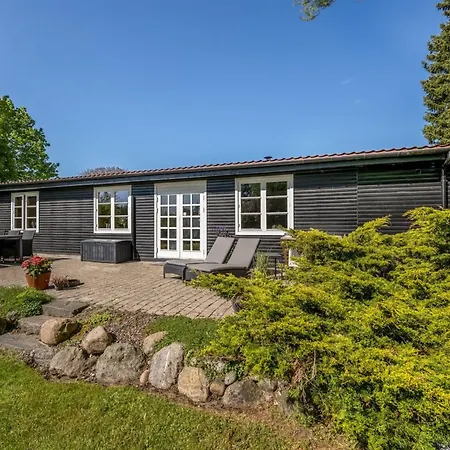 Ilena - 16-3km From The Sea By Interhome